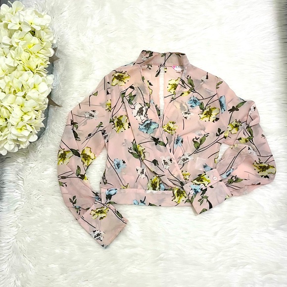 Chocker neck crop top floral size small L’atiste perfect for spring. - Picture 2 of 3